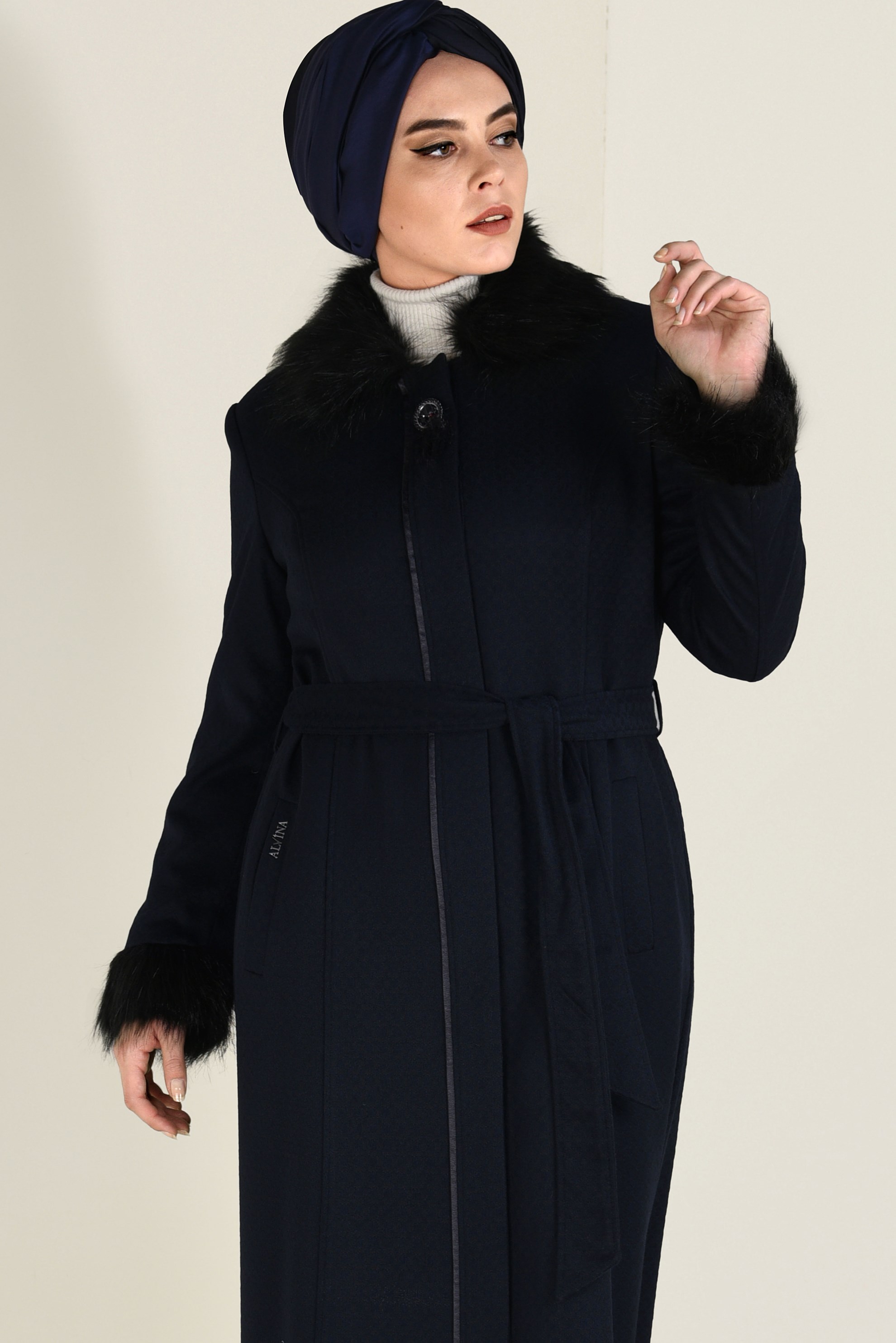 Manteau avec fourrure femme sale