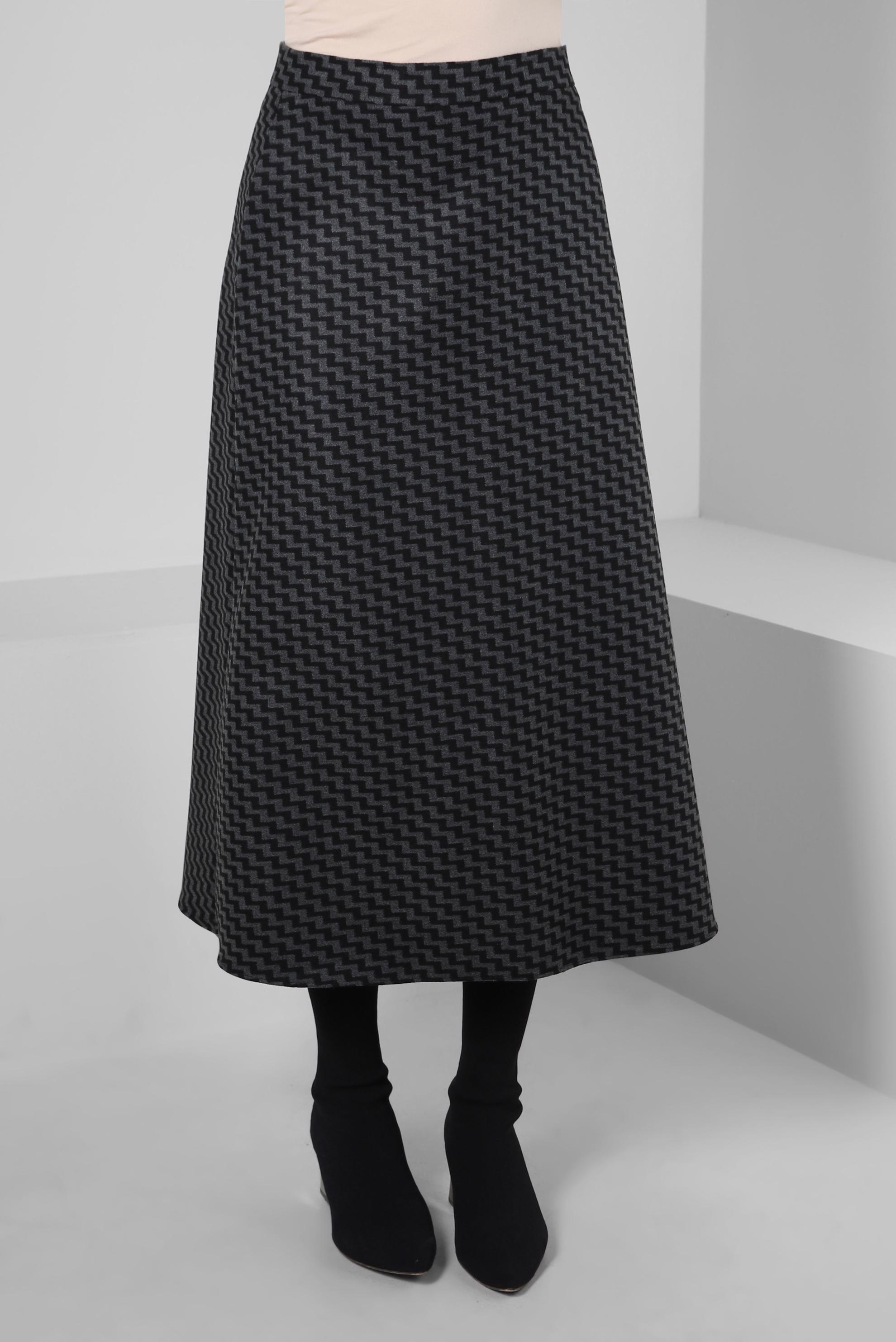 Patterned gray outlet skirt