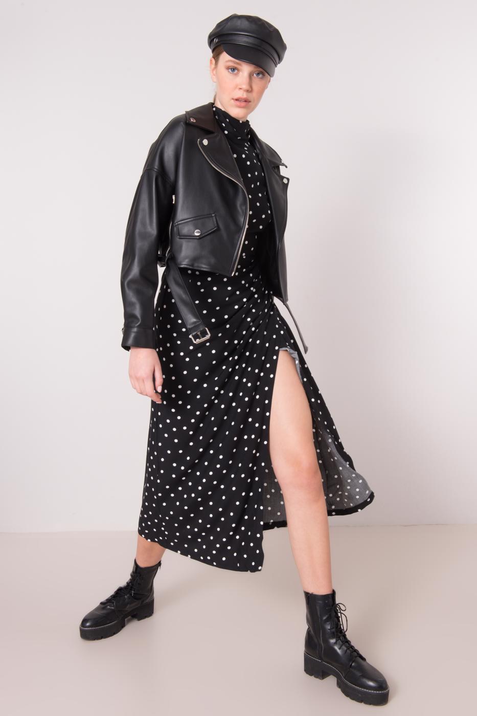 Bayan Siyah Dik Yaka Detaylı Midi Boy Elbise