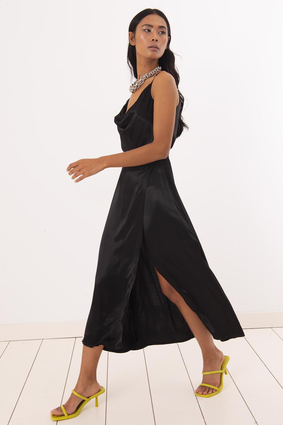Bayan Siyah Askılı Degaje Yaka Midi Elbise