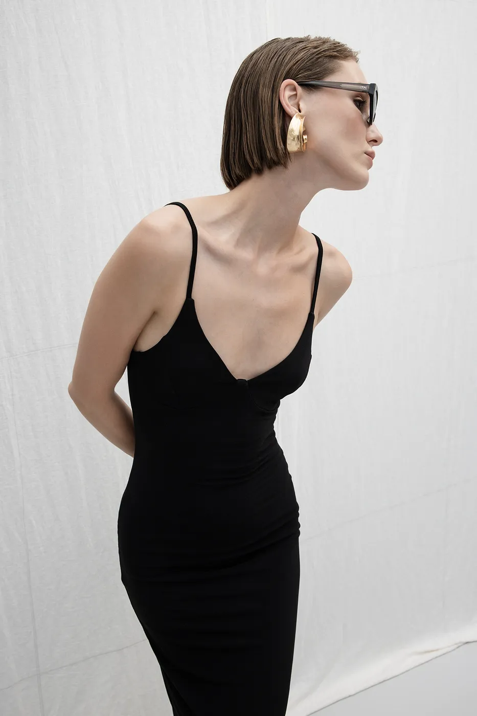 Bayan Siyah Askılı Kalem Midi Elbise