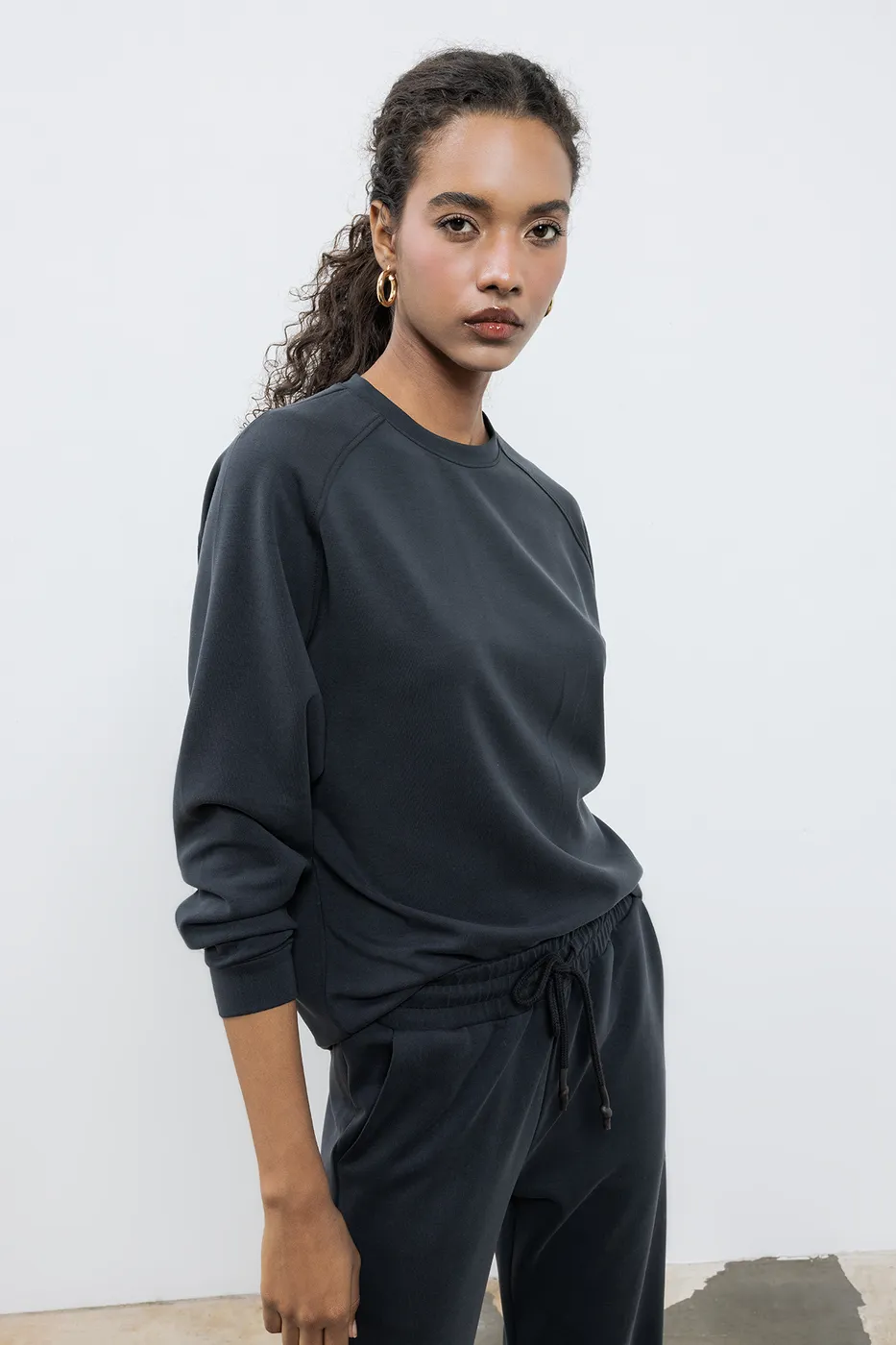 Bayan Siyah Bisiklet Yaka Basic Sweatshirt