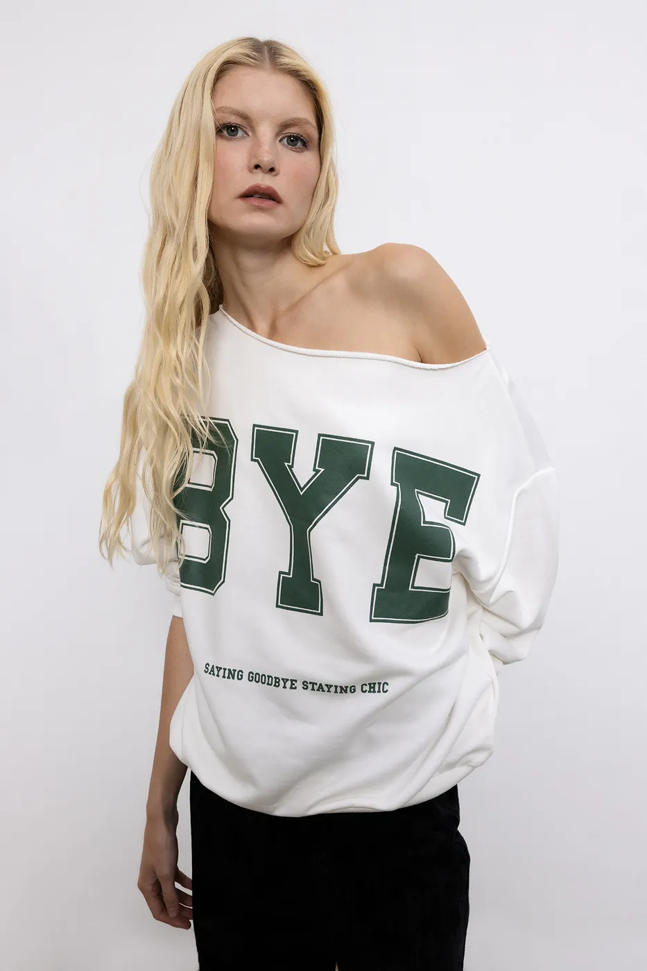 Bayan Ekru Baskılı Kayık Yakalı Sweatshirt