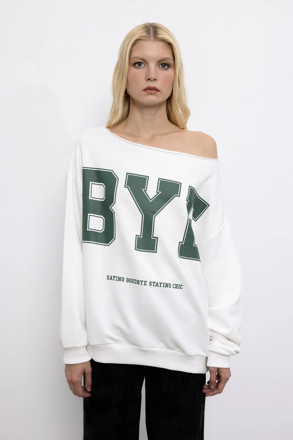 Bayan Ekru Baskılı Kayık Yakalı Sweatshirt