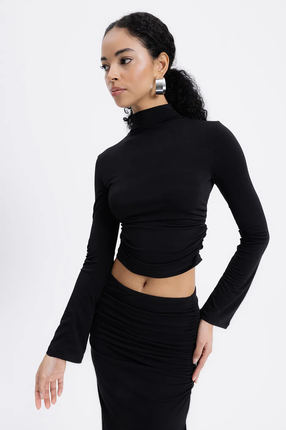 Bayan Siyah Sırt Pencere Detaylı Crop Top