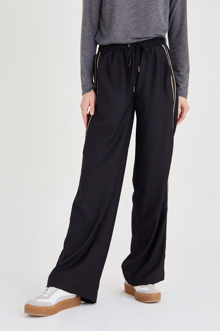 Bayan Siyah Çizgi Detaylı Bol Kesim Pantolon