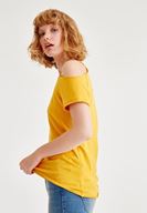 Bayan Sarı Yarım Kollu Tek Omuz Detaylı Tişört