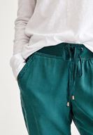 Bayan Yeşil Beli Lastikli Bağcıklı Havuç Pantolon