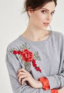 Bayan Gri Çiçek Nakışlı Dökümlü Sweatshirt