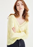 Bayan Sarı Dantel Detaylı Desenli V Yaka Bluz