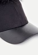 Bayan Siyah Tüylü Deri Detaylı Şapka
