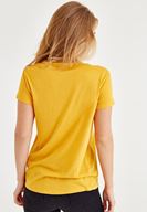 Bayan Sarı Biye Detaylı Yarım Kollu Tişört