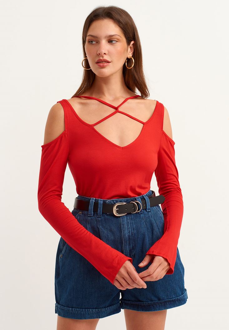 Bayan Kırmızı Yakası Çapraz Biye Detaylı T-shirt