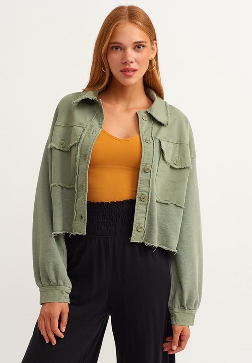Green Buttoned and Pocketed Crop Jacket 