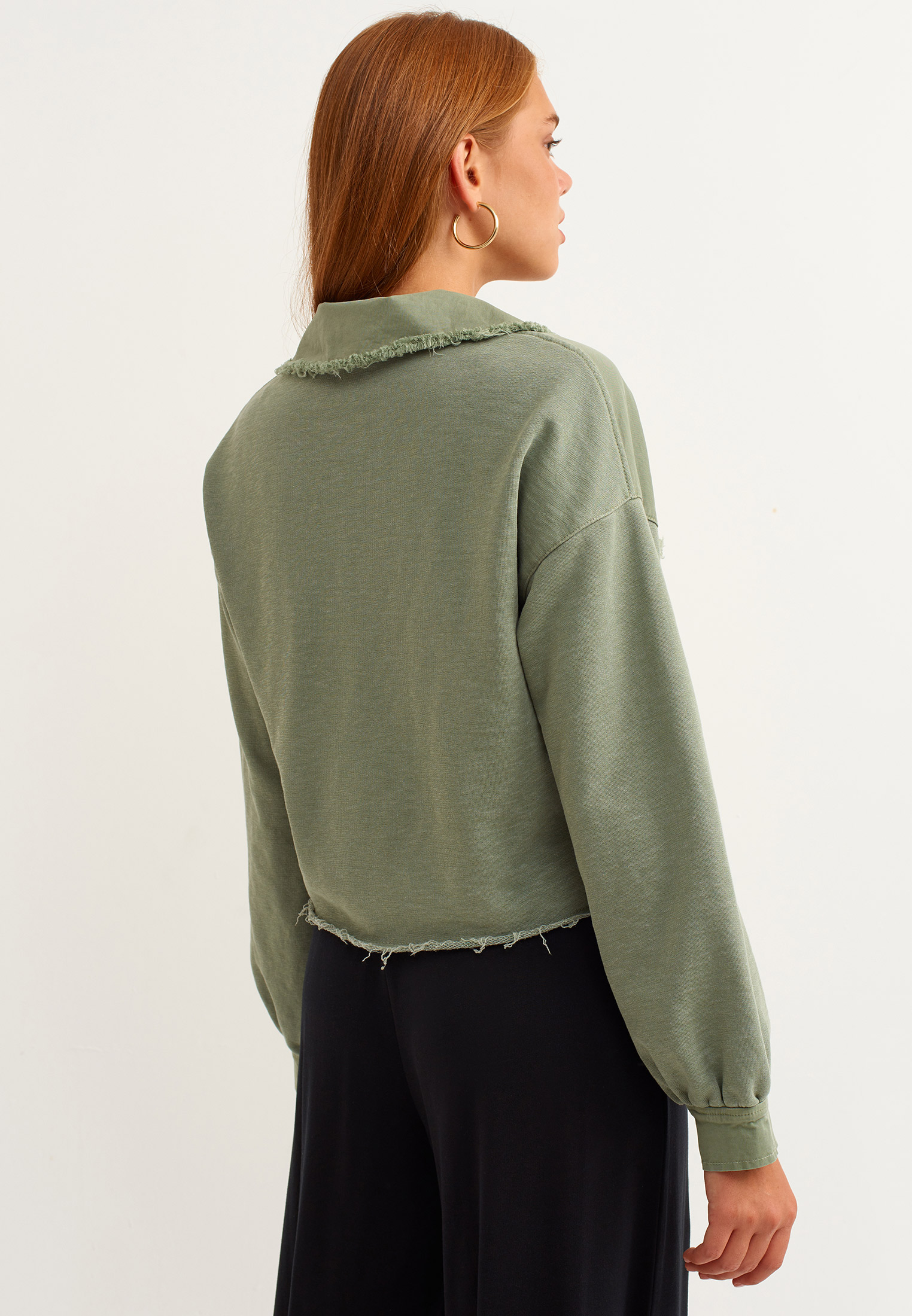 Women Green Buttoned and Pocketed Crop Jacket