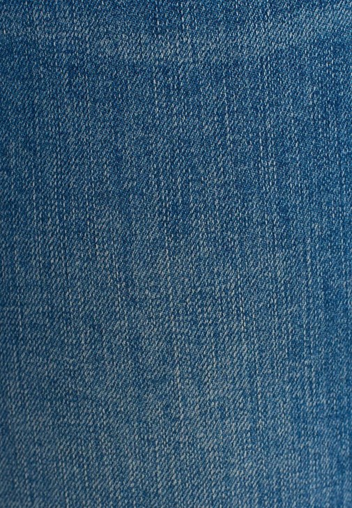 Halter Yaka Dikişsiz Atlet ve Denim Pantolon Kombini