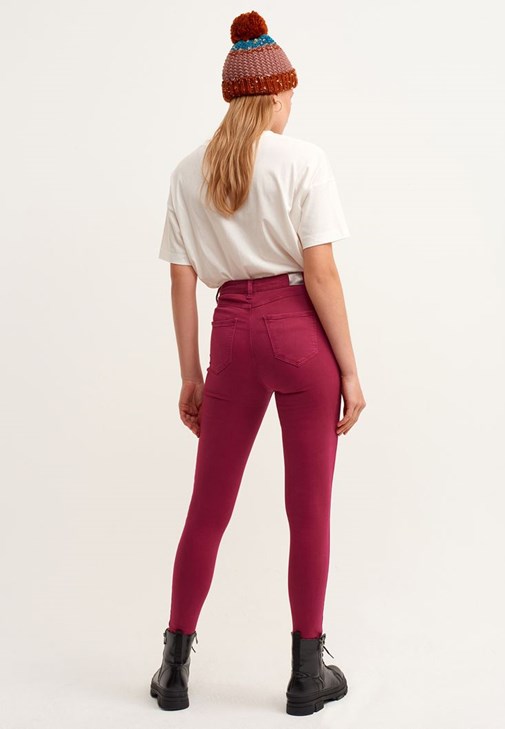 Skinny Pantolon ve Oversize Tişört Kombini