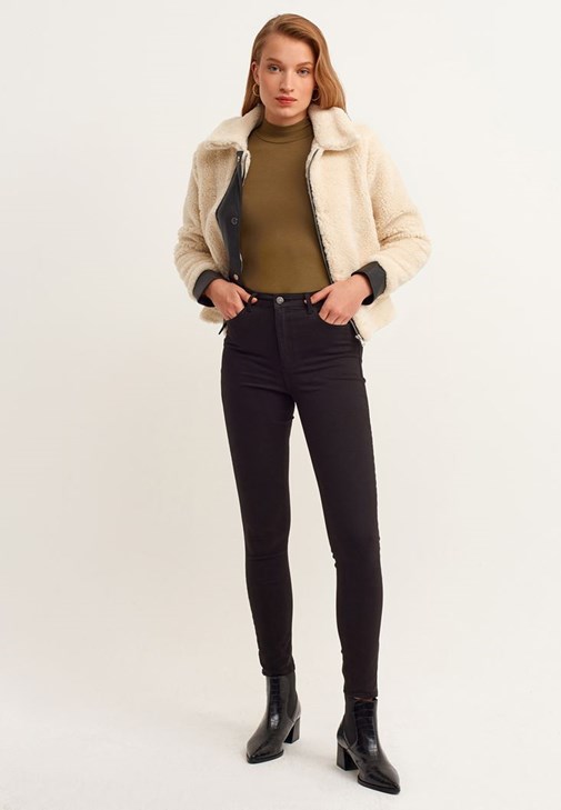 Toparlayıcı Etkili Skinny Pantolon ve Düğmeli Blazer Ceket Kombini