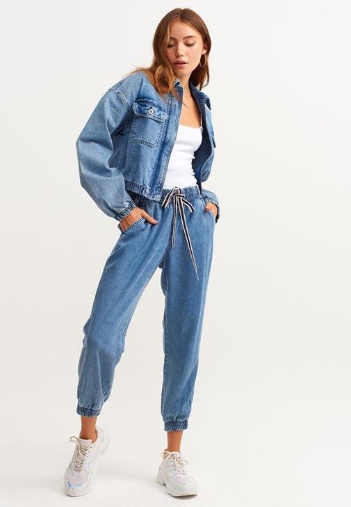 Denim Crop Ceket ve Denim Jogger Kombini