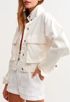 Bayan Beyaz Cep Detaylı Crop Ceket
