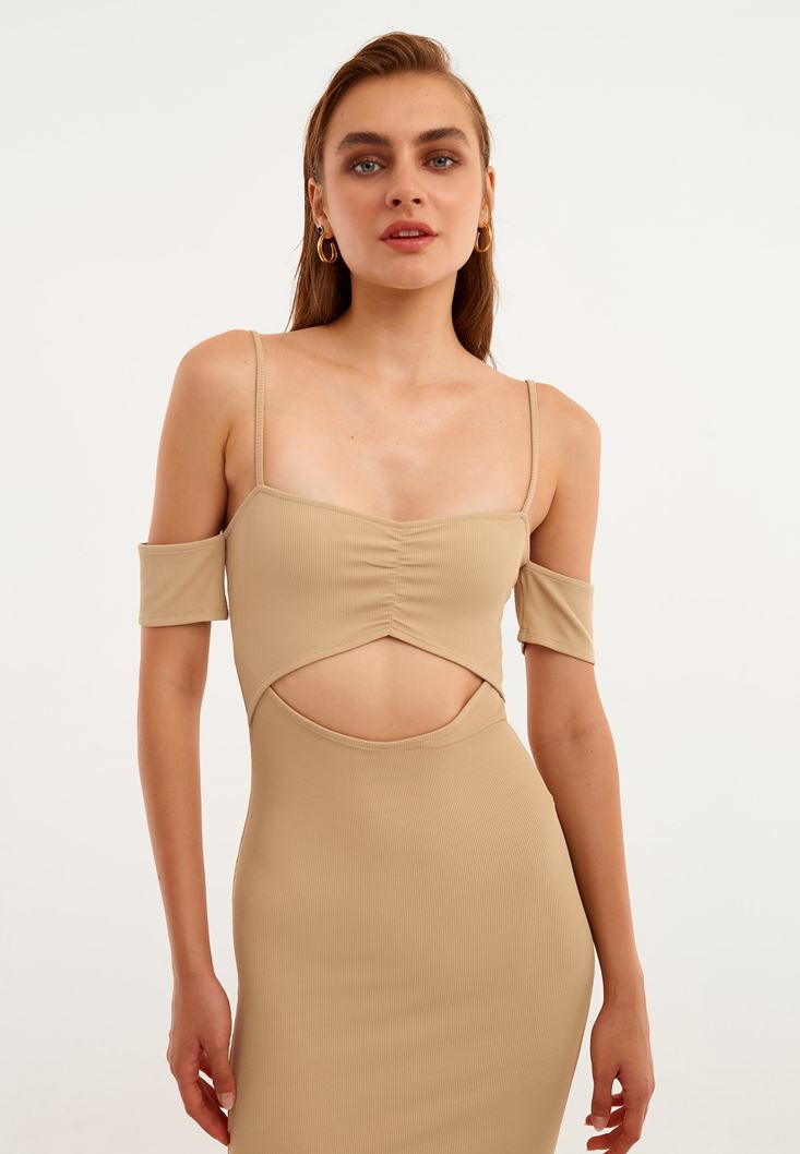 Bayan Krem Cut-Out Detaylı Yırtmaçlı Midi Elbise