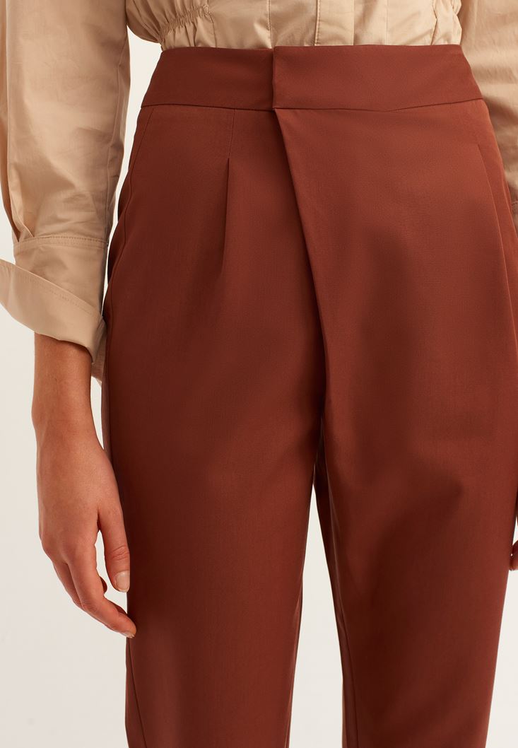 Bayan Kahverengi Kruvaze Detaylı Carrot-Fit Pantolon ( TENCEL™ )