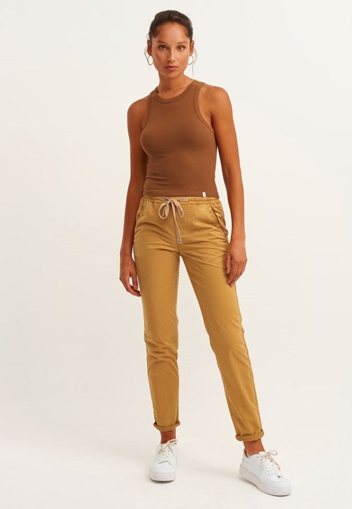 Oversize Gömlek ve Bağcıklı Pantolon Kombini