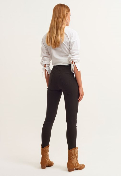 Çizgi Detaylı Blazer Ceket ve Skinny Pantolon Kombini