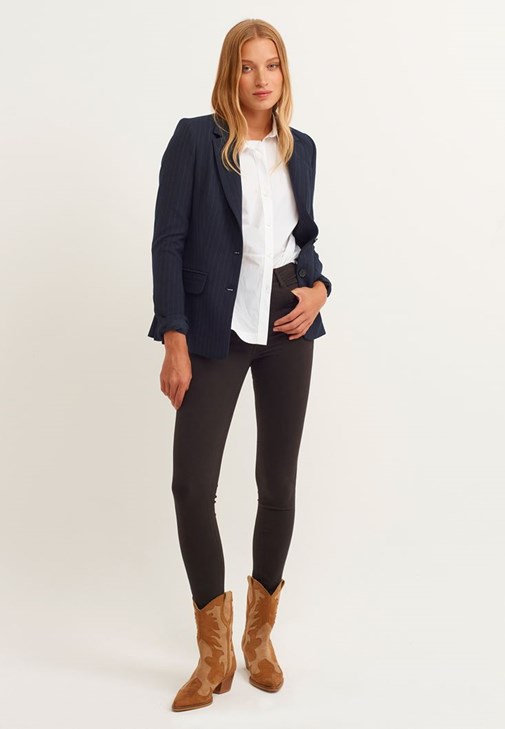 Çizgi Detaylı Blazer Ceket ve Skinny Pantolon Kombini