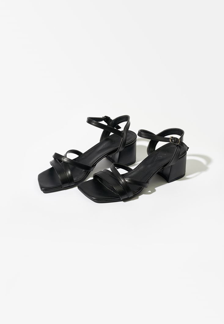 Bayan Siyah Çapraz Bantlı Topuklu Ayakkabı