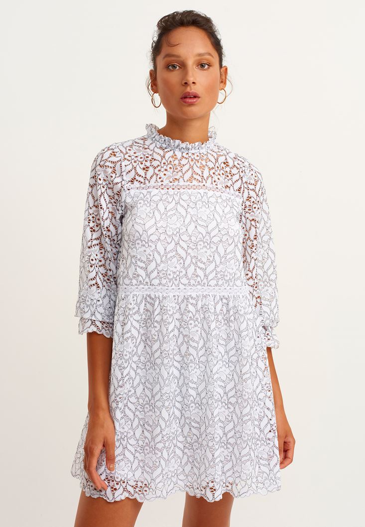 Women White Mini Dress with Romantic Lace Detail
