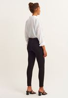 Skinny Pantolon ve Oversize Cepli Gömlek Kombini
