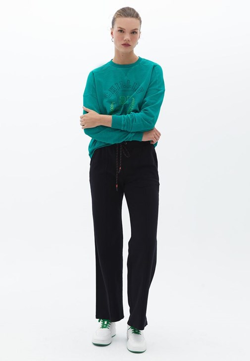 Baskılı Sweatshirt ve Wide-Leg Pantolon Kombini