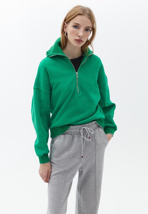 Fermuar Detaylı Sweatshirt ve Pantolon Kombini