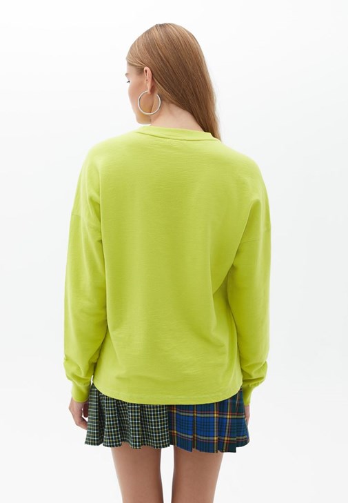Oversize Sweatshirt ve Mini Etek Kombini