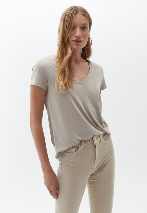 V Yaka Soft-Touch Tişört ve Pantolon Kombini