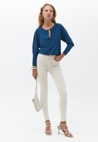 Cut-Out Detaylı Bluz ve Toparlayıcı Pantolon Kombini