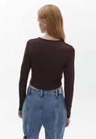 Bayan Kahverengi Düğme Detaylı Crop Bluz