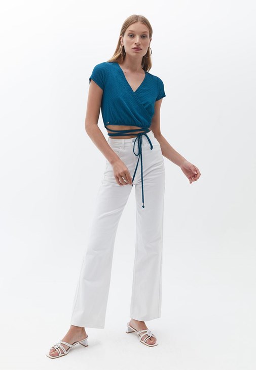 Bağlama Detay Crop ve Fit Pantolon Kombini