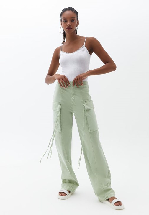 Dantelli Atlet ve Wide-Leg Pantolon Kombini
