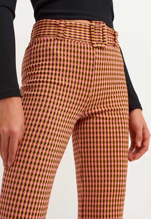Yüksek Bel Renkli Flare Pantolon ve Western Çizme Kombini