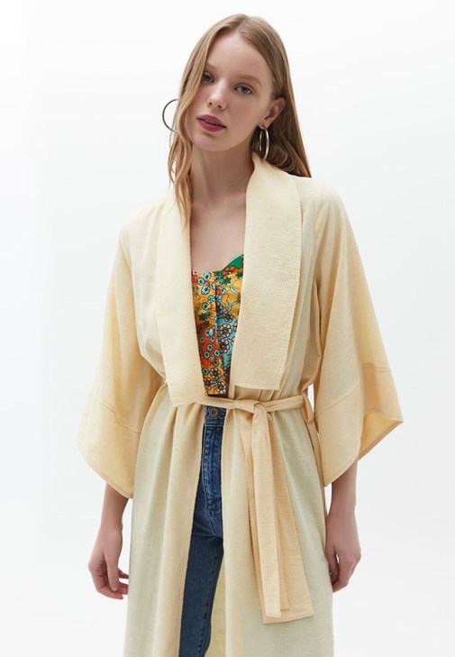 Uzun Kimono ve Wide-Leg Pantolon Kombini