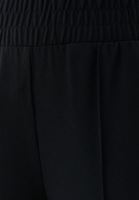 Baggy-Fit Pantolon ve Çizgili Cepli Gömlek Kombini