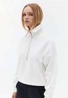 Women Cream Sweatshirt with Zipper Detail