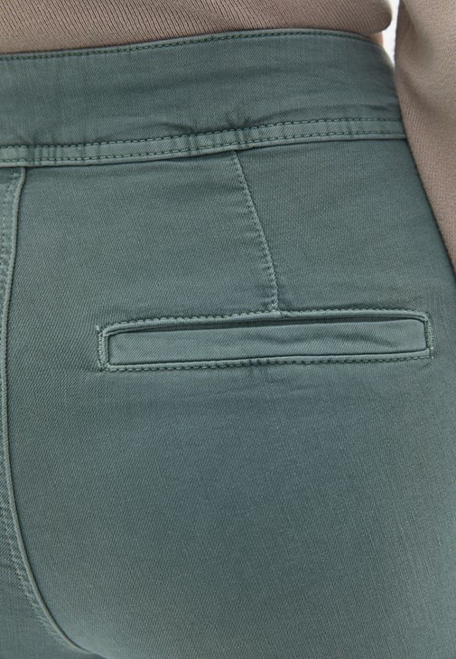 Tencel Pantolon ve Oversize Tişört Kombini