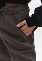 Baggy-Fit Pantolon ve Oversize Sweatshirt Kombini 