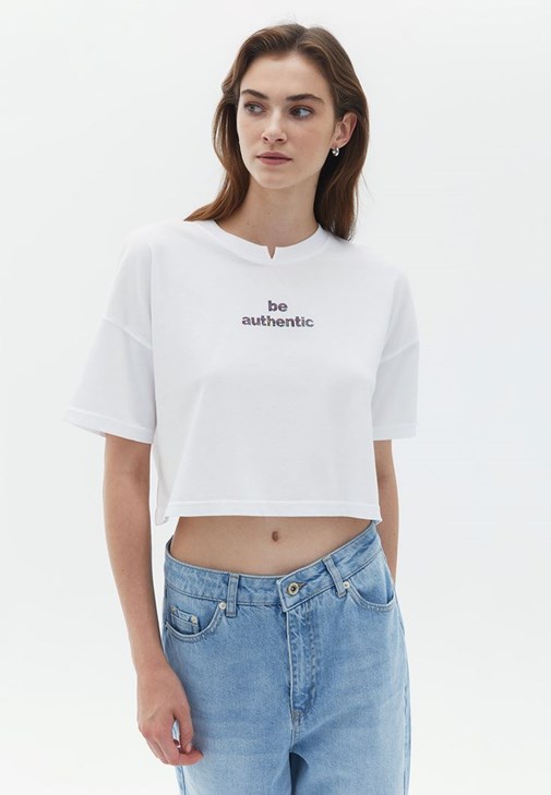Baskılı Crop Tişört ve Bol Paça Pantolon Kombini