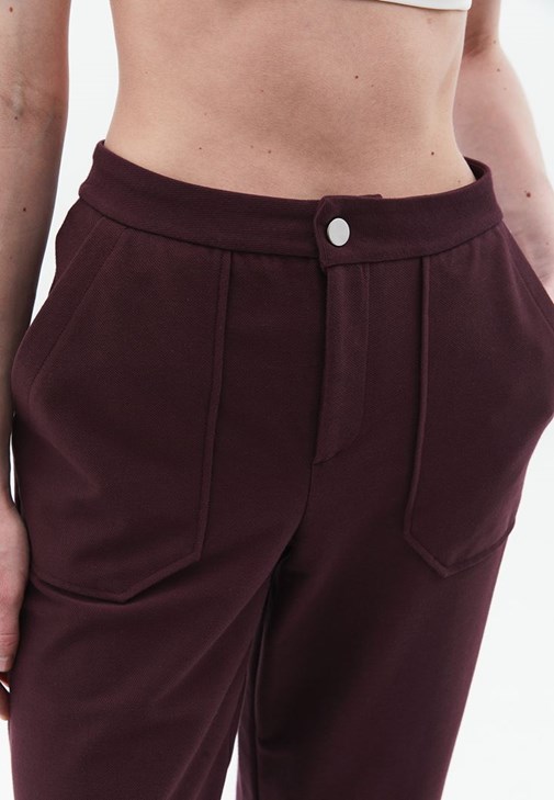 Wide-Leg Pantolon ve Cepli Crop Gömlek Kombini