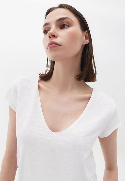 white v neck women's t shirt loose