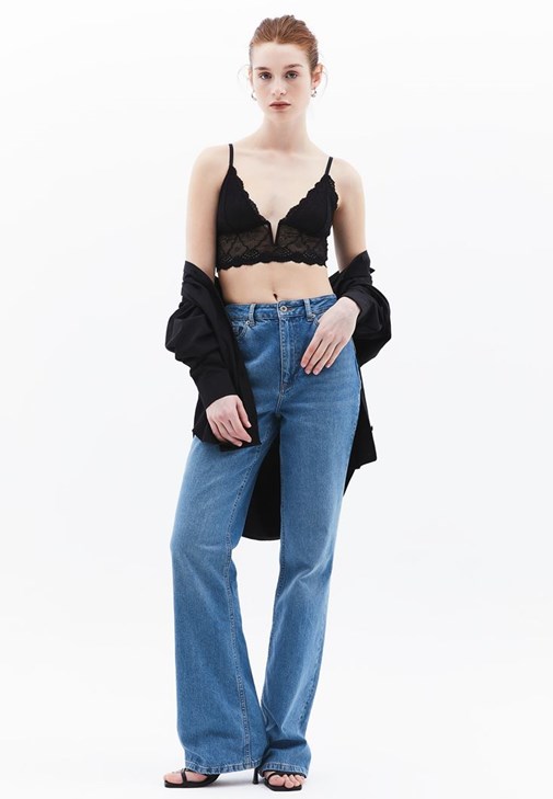 Oversize Ceket ve Dantelli Bralet Kombini